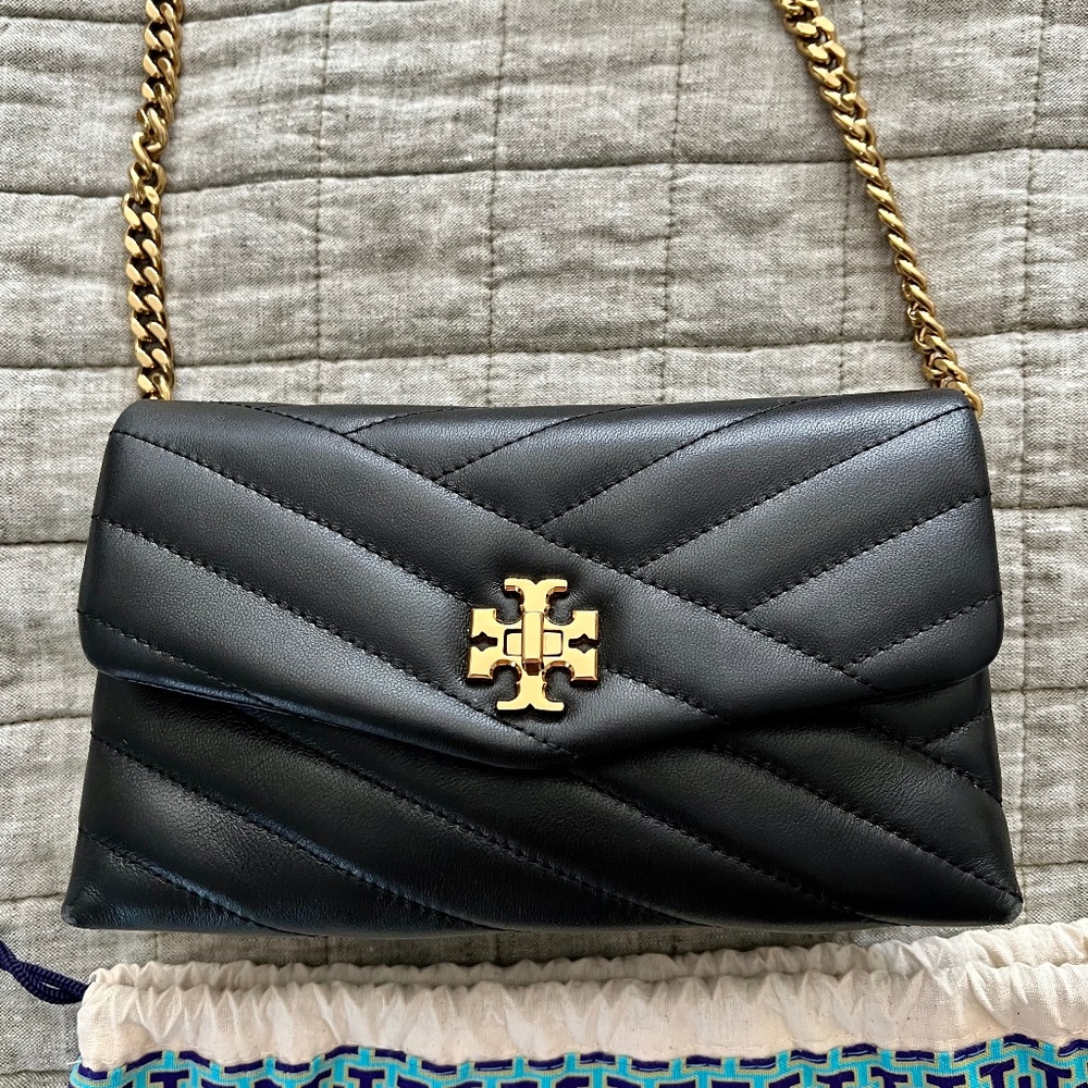 AUTHENTIC BLACK KIRA CHEVRON CHAIN WALLET